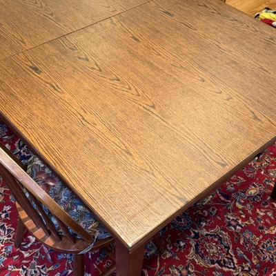 LOT 174K: Ethan Allen Dinning Table w/ Drawers, 4 Matching Chairs, Two Leafs & Pads