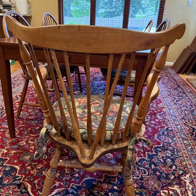 LOT 174K: Ethan Allen Dinning Table w/ Drawers, 4 Matching Chairs, Two Leafs & Pads