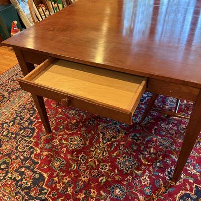 LOT 174K: Ethan Allen Dinning Table w/ Drawers, 4 Matching Chairs, Two Leafs & Pads