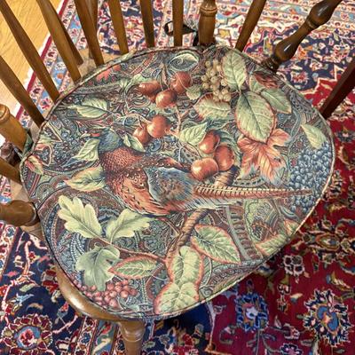 LOT 174K: Ethan Allen Dinning Table w/ Drawers, 4 Matching Chairs, Two Leafs & Pads