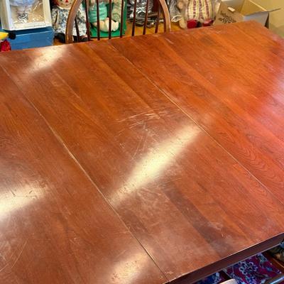 LOT 174K: Ethan Allen Dinning Table w/ Drawers, 4 Matching Chairs, Two Leafs & Pads