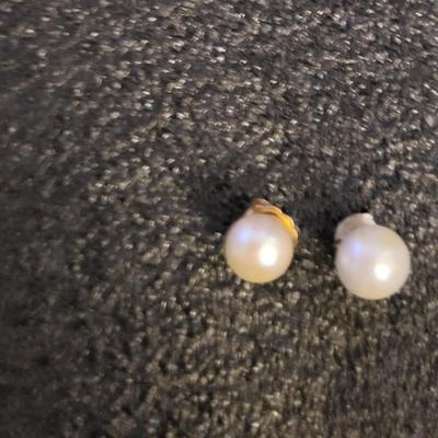 GENUINE PEARL EARRINGS, TRIFARI NECKLACE AND 2 OTHER NECKLACES