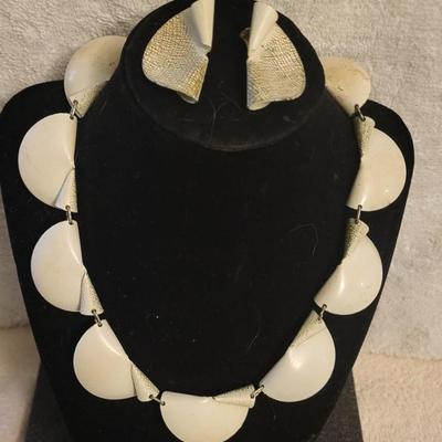 ENAMEL NECKLACE & EARRINGS & VINTAGE CERAMIC BROOCH