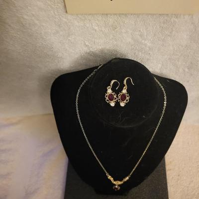 DOWNTON ABBEY NECKLACE AND EARRING SET