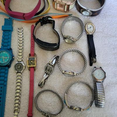 WATCHES FOR PARTS OR REPAIR