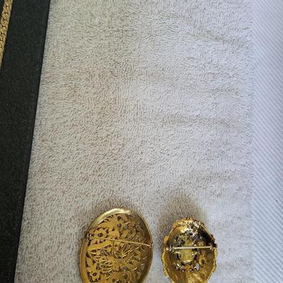 VINTAGE GOLD-TONE JEWELRY