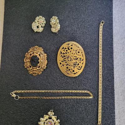 VINTAGE GOLD-TONE JEWELRY