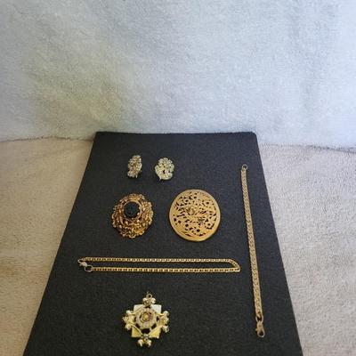 VINTAGE GOLD-TONE JEWELRY