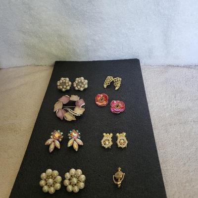 VINTAGE EARRINGS AND BROOCHES