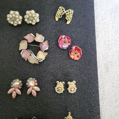VINTAGE EARRINGS AND BROOCHES