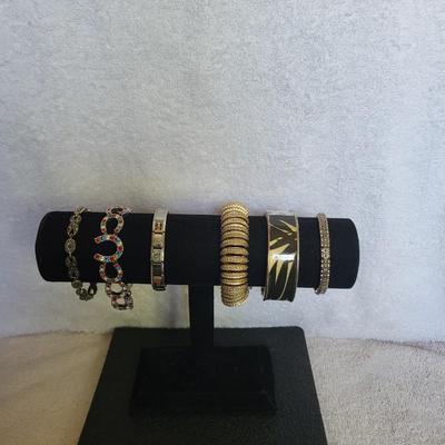 6 FASHION BRACELETS