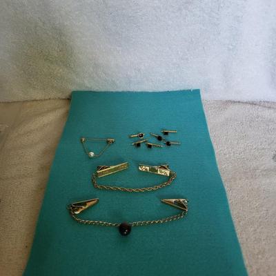 COLLAR AND TIE CLIPS PLUS VINTAGE CUFFLINKS