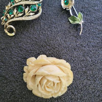 CHICO BANGLE BRACELETS AND 3 BROOCHES