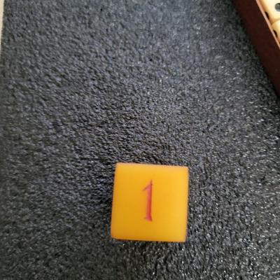 VINTAGE DICE INCLUDING SOUVENIR BAKELITE DICE