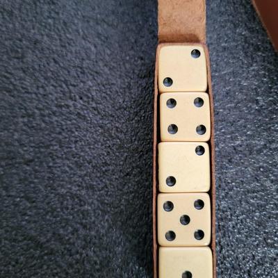 VINTAGE DICE INCLUDING SOUVENIR BAKELITE DICE