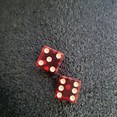 VINTAGE DICE INCLUDING SOUVENIR BAKELITE DICE
