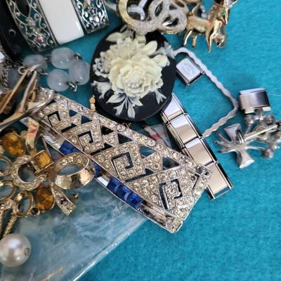 BROKEN JEWELRY