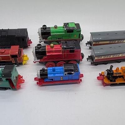 Thomas The Train Lot Of 9 Pieces See Pics For Characters Sold As Is