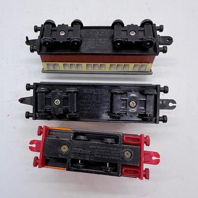 Thomas The Train Lot Of 9 Pieces See Pics For Characters Sold As Is