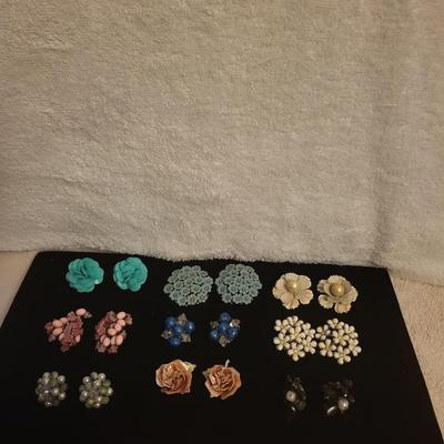 9 PAIRS OF VINTAGE CLIP ON EARRINGS