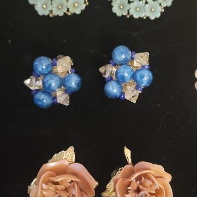 9 PAIRS OF VINTAGE CLIP ON EARRINGS