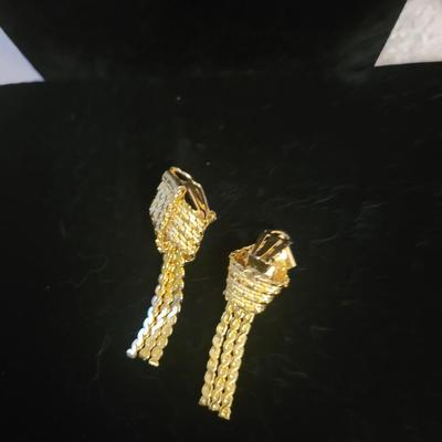3 GOLD-TONE NECKLACES AND A PAIR OF CLIP ON EARRINGS