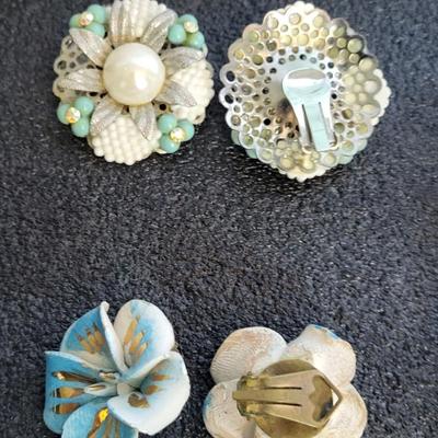 6 PAIRS OF VINTAGE CLIP ON EARRINGS