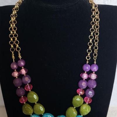 3 NECKLACES AND VINTAGE BROOCH AND EARRINGS SET