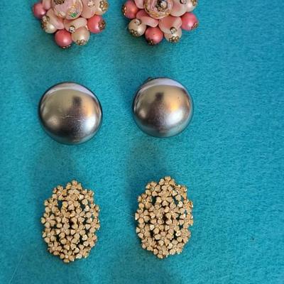 VINTAGE COSTUME JEWELRY