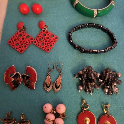 VINTAGE COSTUME JEWELRY