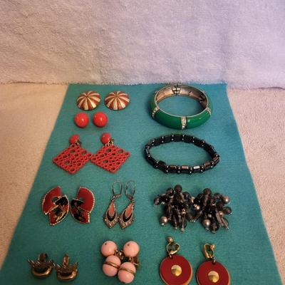 VINTAGE COSTUME JEWELRY