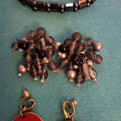 VINTAGE COSTUME JEWELRY
