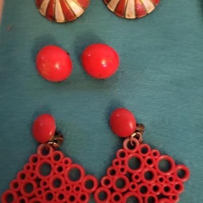 VINTAGE COSTUME JEWELRY