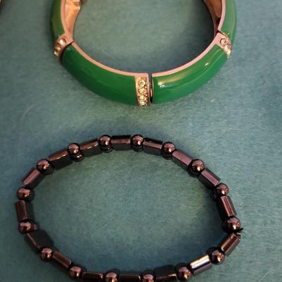 VINTAGE COSTUME JEWELRY