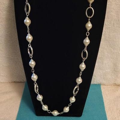 PRETTY IN WHITE TONE JEWELRY