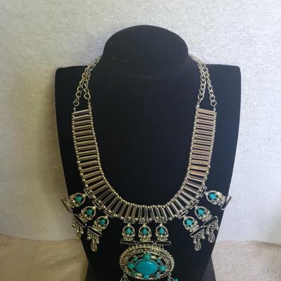 BOHO STATEMENT STYLE NECKLACE