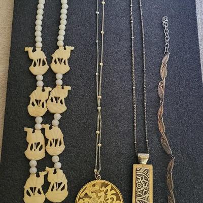 VARIETY OF COSTUME JEWELRY