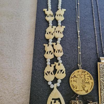 VARIETY OF COSTUME JEWELRY