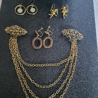 NINE-WEST AND 5 GOLD-TONE NECKLACES