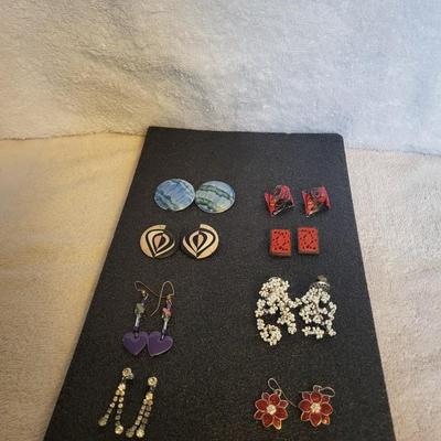 8 PAIRS OF COSTUME EARRINGS