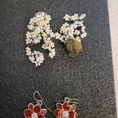 8 PAIRS OF COSTUME EARRINGS