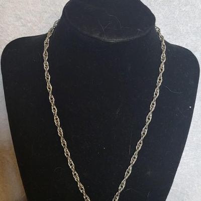 1 LIZZY JAMES NECKLACE AND 4 SW NECKLACES