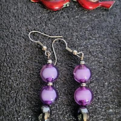 8 PAIRS OF PIERCED EARRINGS