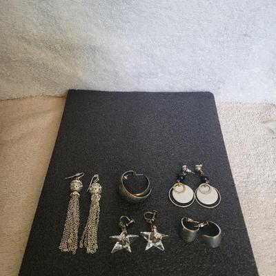 5 PAIRS OF PIERCED EARRINGS