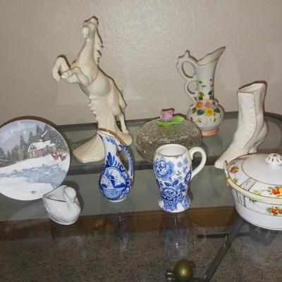 KNICK KNACKS AND COLLECTIBLE DECOR