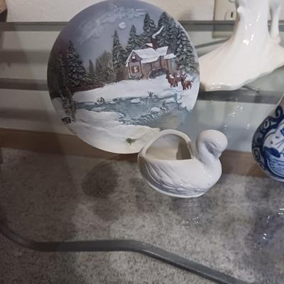 KNICK KNACKS AND COLLECTIBLE DECOR
