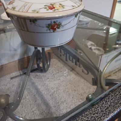 KNICK KNACKS AND COLLECTIBLE DECOR
