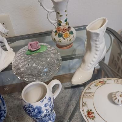 KNICK KNACKS AND COLLECTIBLE DECOR
