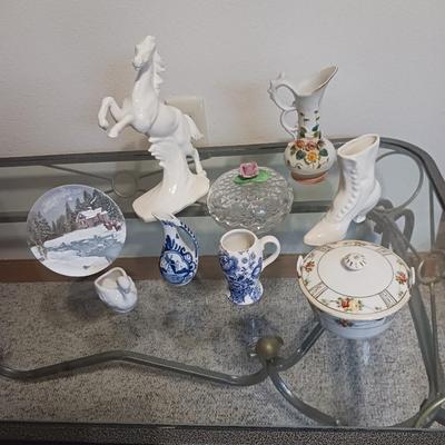 KNICK KNACKS AND COLLECTIBLE DECOR
