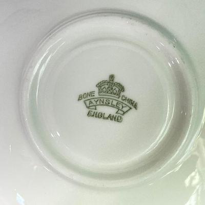 LOT 61: Collection of Beautiful Tea Cups and Saucers - Wedgwood "Geneva", Royal Vienna 1020, Kunst Kronach, Aynsley, English...